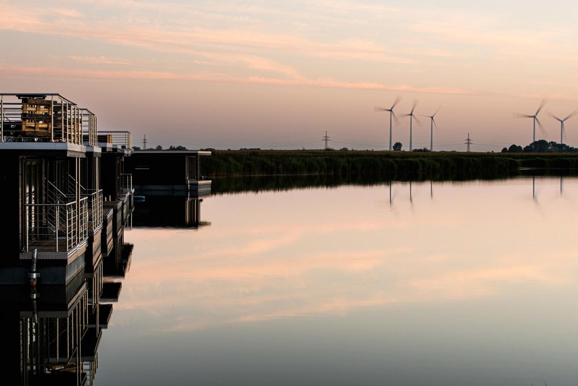 Hausboot Wangermeer Nordsonne11 シリヒ エクステリア 写真